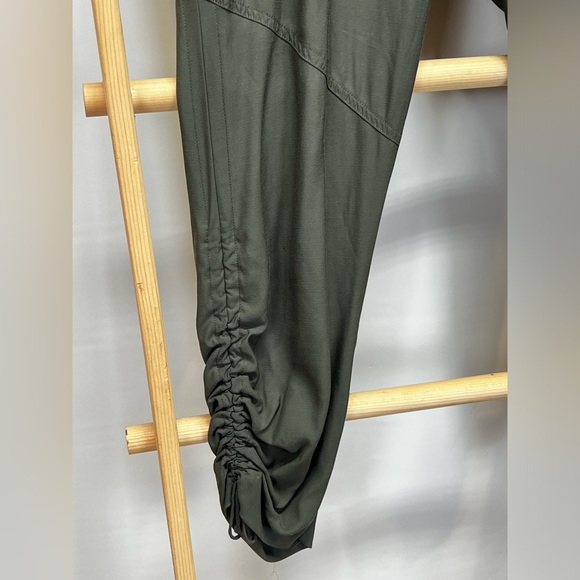 W by WORTH Olive green crop ruched cargo pants size S. - Picture 3 of 13